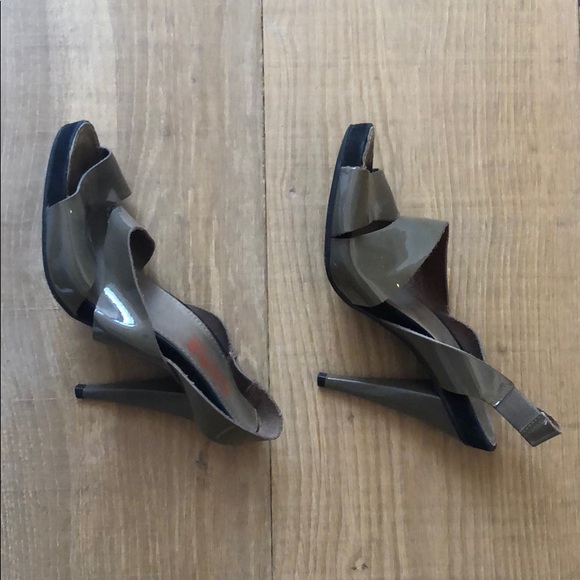 KORS Michael Kors Taupe Sandals | Heels, size 8M - Picture 2 of 5